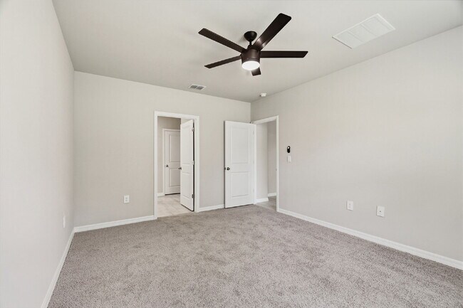Building Photo - Spacious 4-Bedroom Retreat with 2 Full Baths in Punta Gorda – Your Dream Home Awaits!