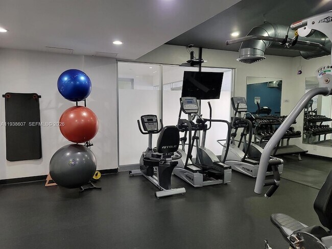 Building Photo - 401 Golden Isles Dr