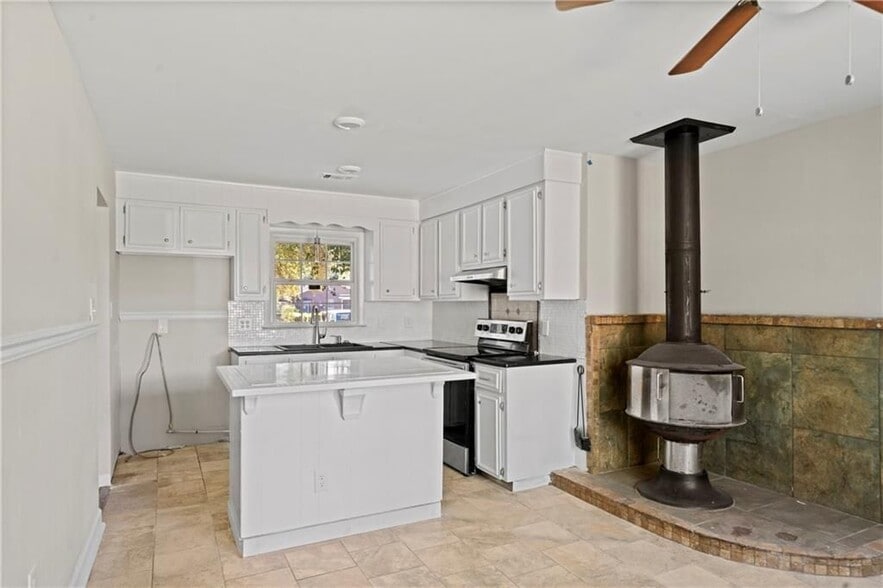 Building Photo - 207 Tanglewood Dr