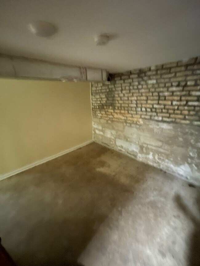 Building Photo - 1500 S Trumbull Ave