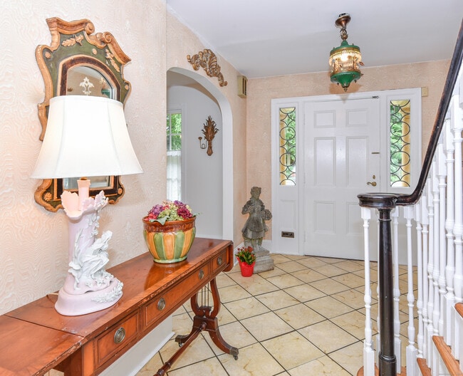 Building Photo - 61 Villa Ave