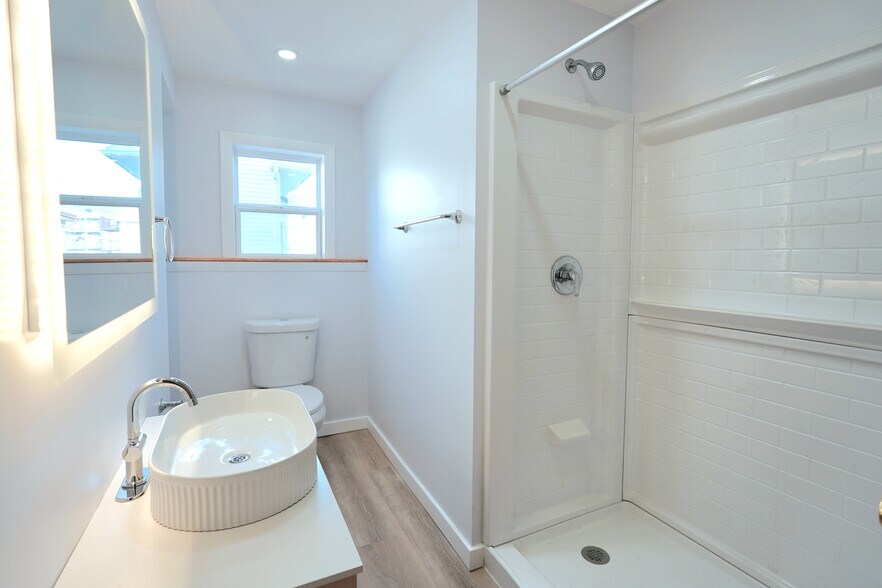 Building Photo - 61 Tudor St