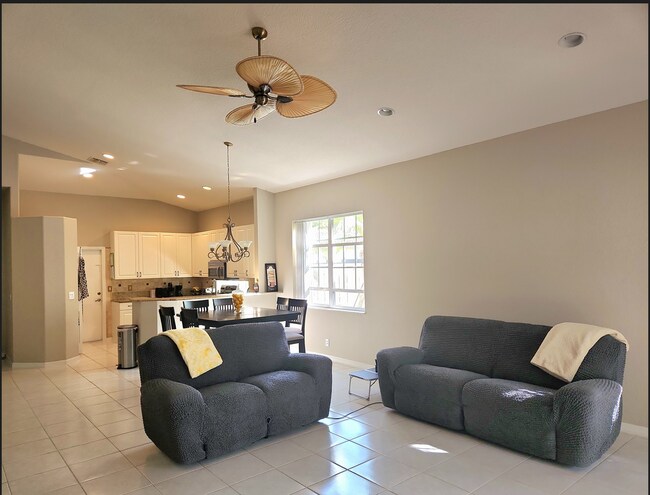 Living Room - 8404 Staniel Cay
