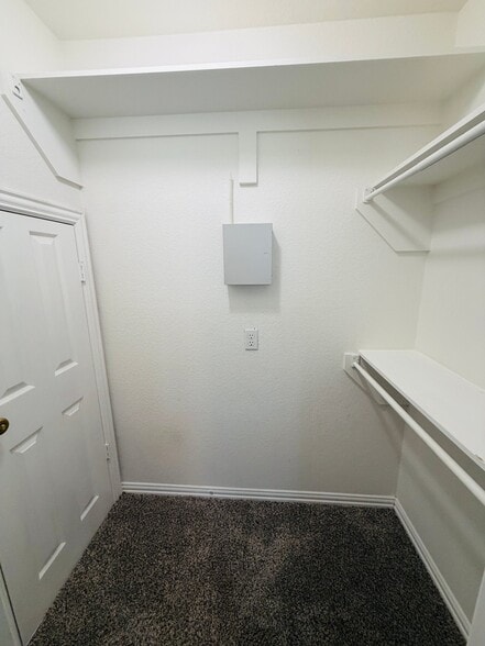 Building Photo - 5904 Blackmon Ct