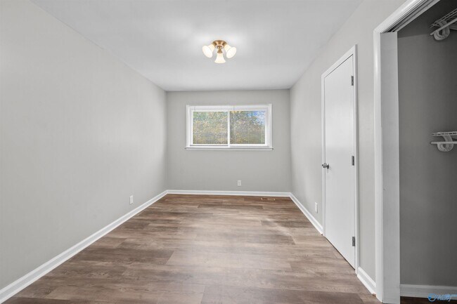 Building Photo - 1007 Heard Ct SE