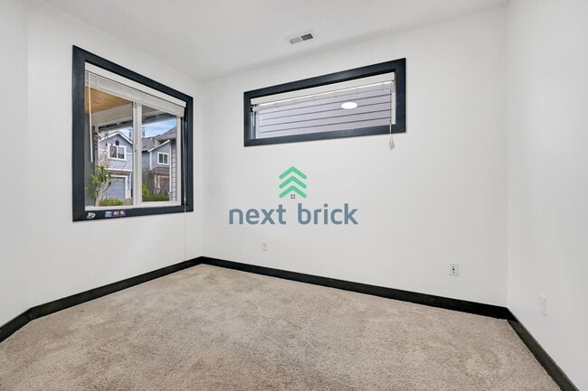 Building Photo - Stunning 3 Beds and 3 Bath Single Family with additional office space and entertainment room read...