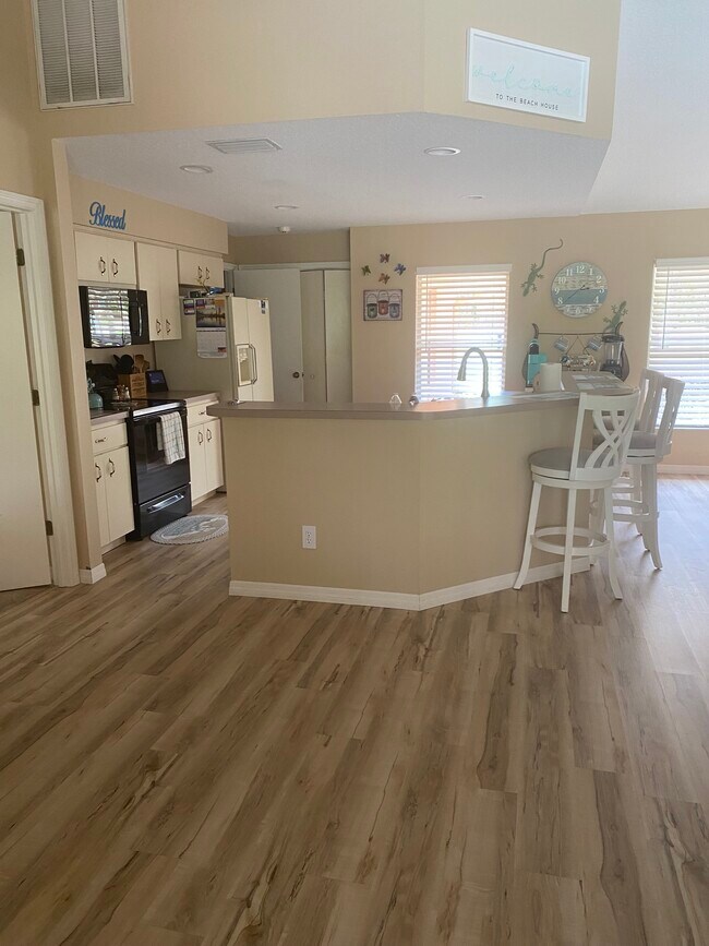 Building Photo - 2195 W Tall Oaks Dr