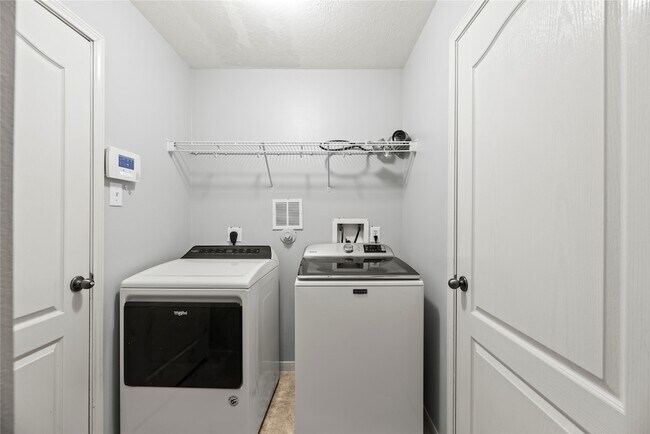 Building Photo - 16127 Spur Canyon Ct