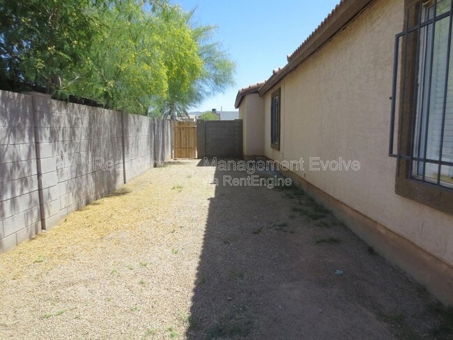 Building Photo - 2950 E Mobile Ln