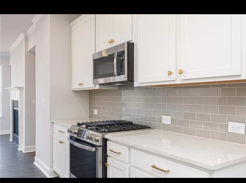 Building Photo - 913 Colton Dr