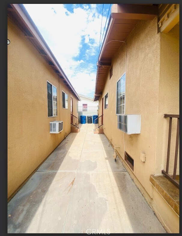 Building Photo - 317 N Coronado St