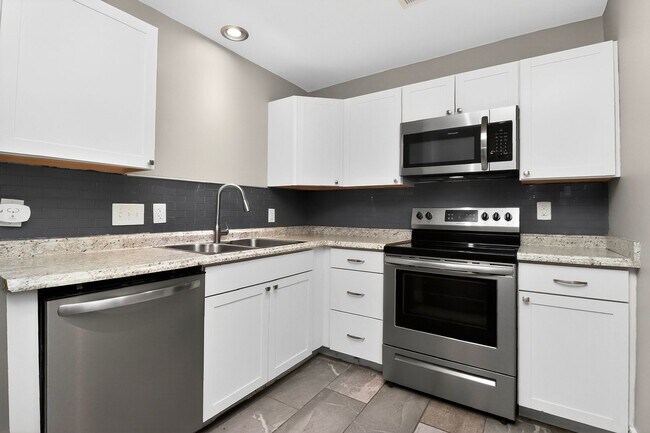 Building Photo - Beautiful 2 Bedroom Belmont Bungalow