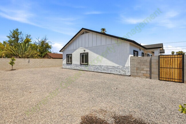 Building Photo - 511 E 8th Ave