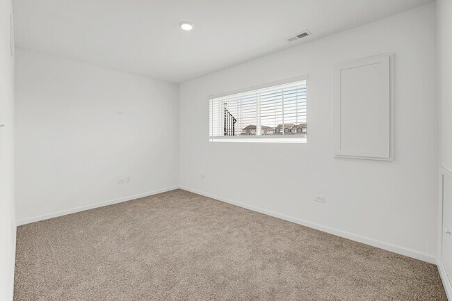 Building Photo - 25720 W Yorkshire Dr