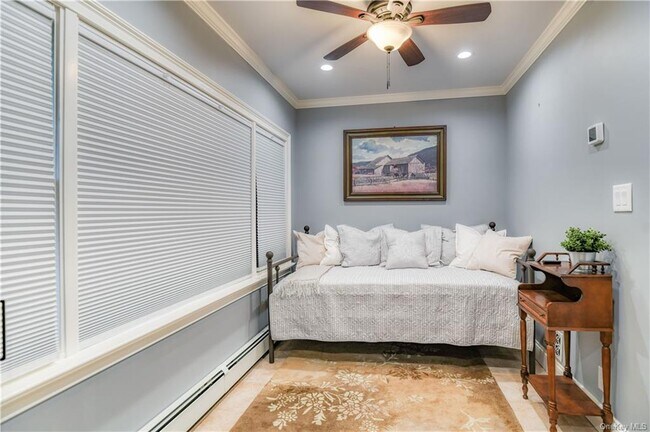 Building Photo - 105 Main St