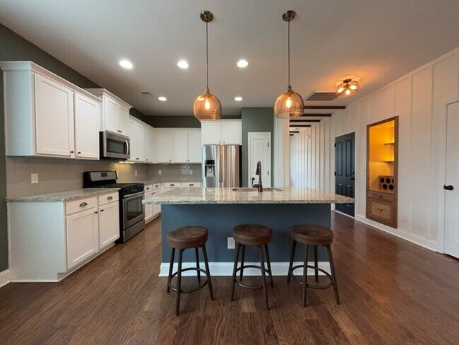 Building Photo - 373 Whispering Breeze Ln