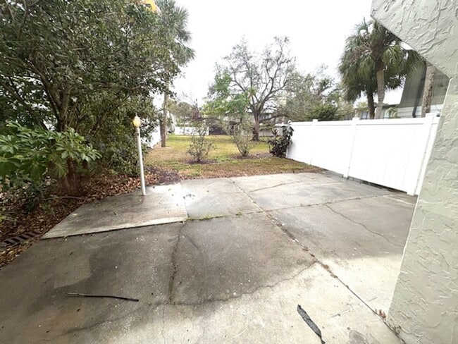 Building Photo - Stunning 4-Bedroom, 2.5-Bathroom Townhouse in the Heart of Sarasota!