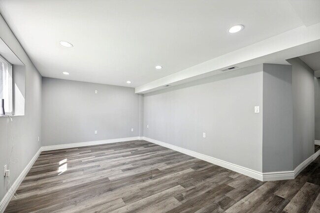 Building Photo - 4641 E 13th Pl