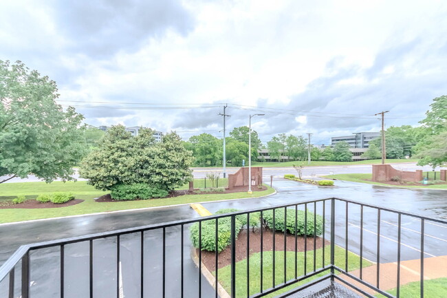 Building Photo - Fantastic Brentwood Location! Community po...