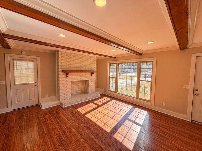 Building Photo - 14 Laurie St