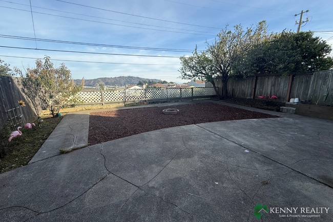 Building Photo - Newly Remodeled 5BR/3BA Home w/ City + Ocean Views in Daly City