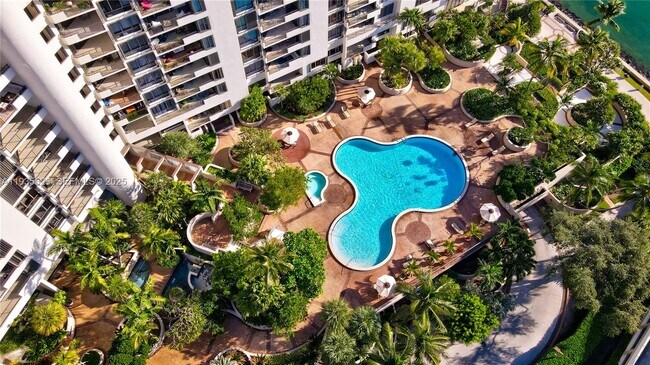 Building Photo - 520 Brickell Key Dr