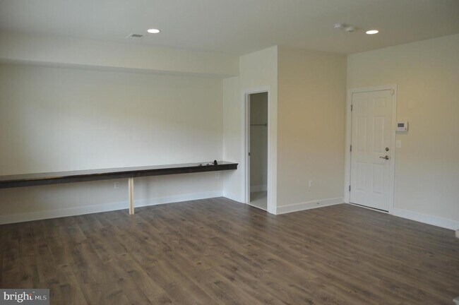 Building Photo - 9867 Gillum Wy