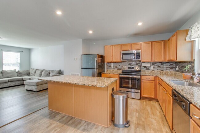 Building Photo - 1108 Lake Village Dr