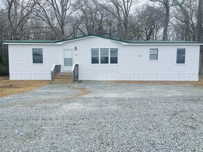 Building Photo - 3 BR, 2 BA doublewide in Pikeville school district