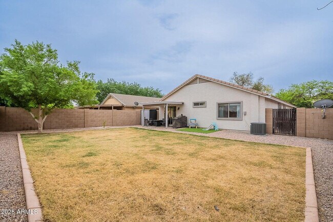 Building Photo - 2574 W Sawtooth Way