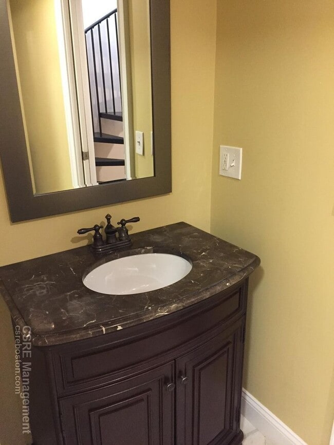 Building Photo - Full Luxury Renovation!  Laundry in Unit! ...
