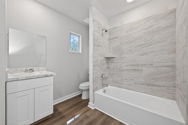 Building Photo - 154 Lakeview Dr