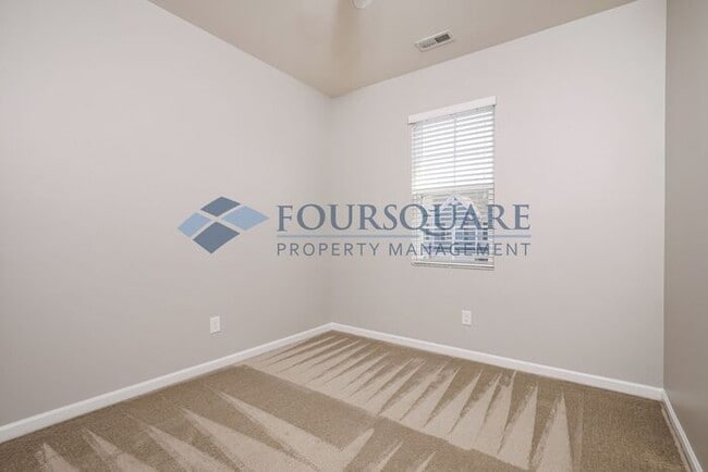 Building Photo - Conveniently Located Townhome With 3 Beds and 2.5 Baths