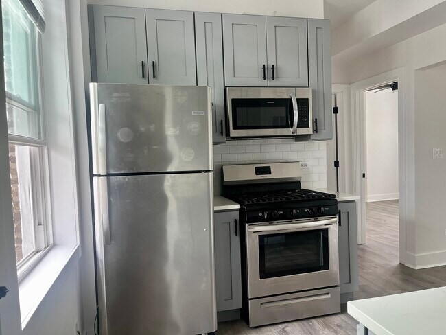 Building Photo - 5321 N Damen Ave