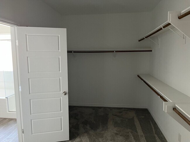 Building Photo - 4822 Spanish River St