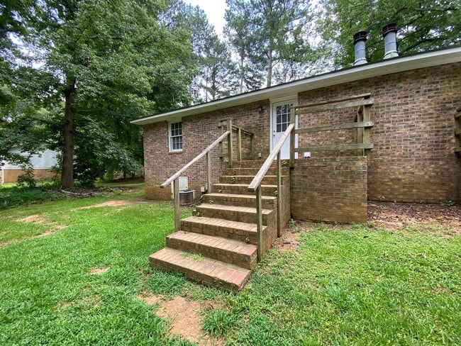 Building Photo - AVAILABLE IN APRIL 2026!