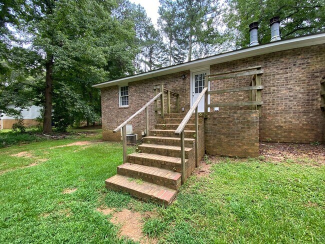 Building Photo - AVAILABLE ON APRIL 1ST 2026!