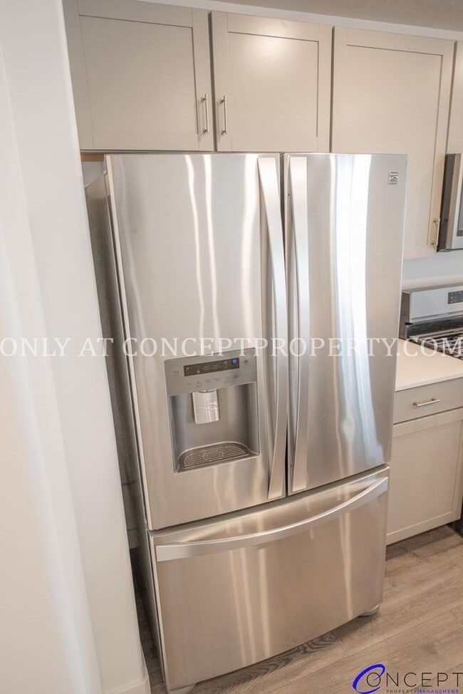 Building Photo - Brand-New Beautiful Spacious Modern Townhome in Lehi with Luxury Finishes & Prime Amenities