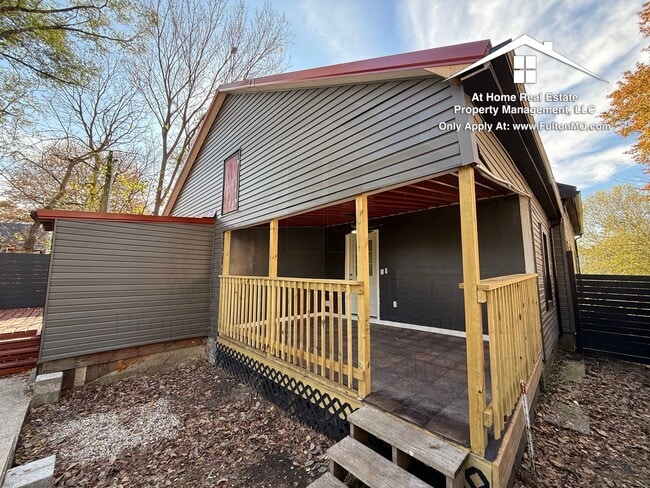 Building Photo - 704 Jefferson St