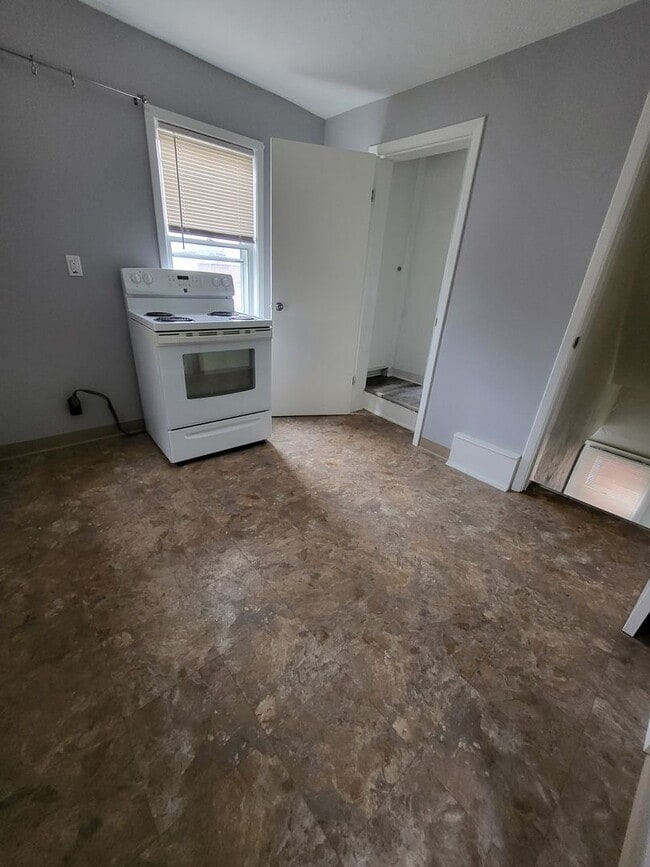 Building Photo - 2078 Fairview
