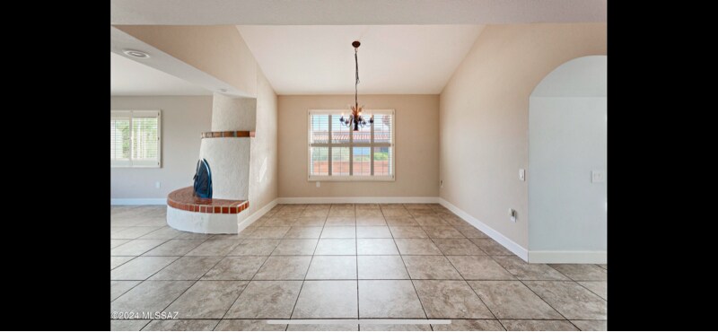 Building Photo - 1012 W Desert Hills Dr