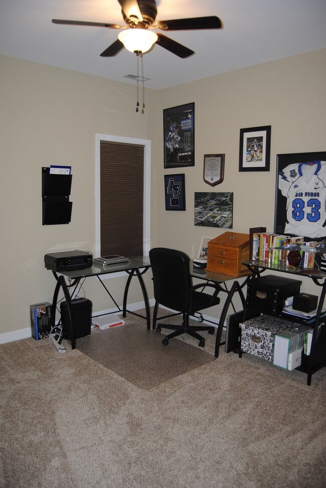 Building Photo - 210 Twilight Dr