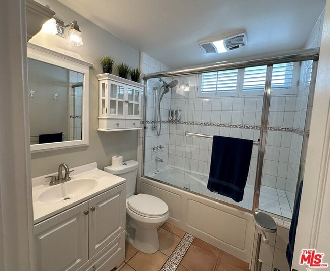 Building Photo - 135 Napoleon St