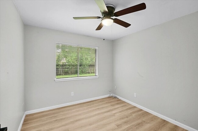 Building Photo - 2601 Village Cir Dr