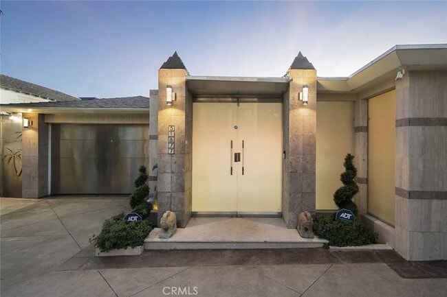 Building Photo - 31877 Circle Dr