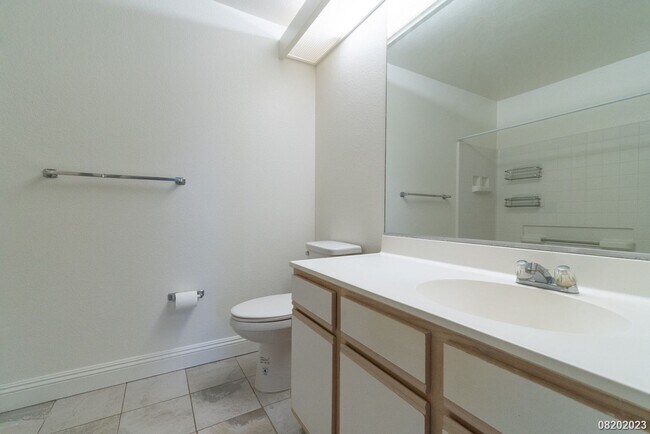 Building Photo - 3 Bed 2 Bath condo in Hillsdale Phase 2