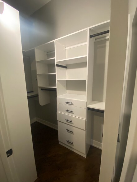 Building Photo - 2012 W St Paul Ave