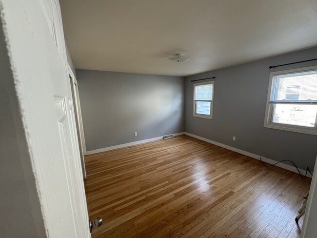 Building Photo - 2002 Andrew St SE