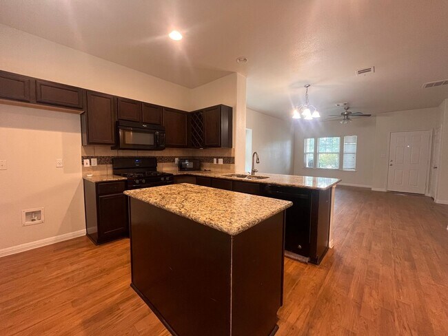 Building Photo - Blanco Vista 3 bed 2.5 bath