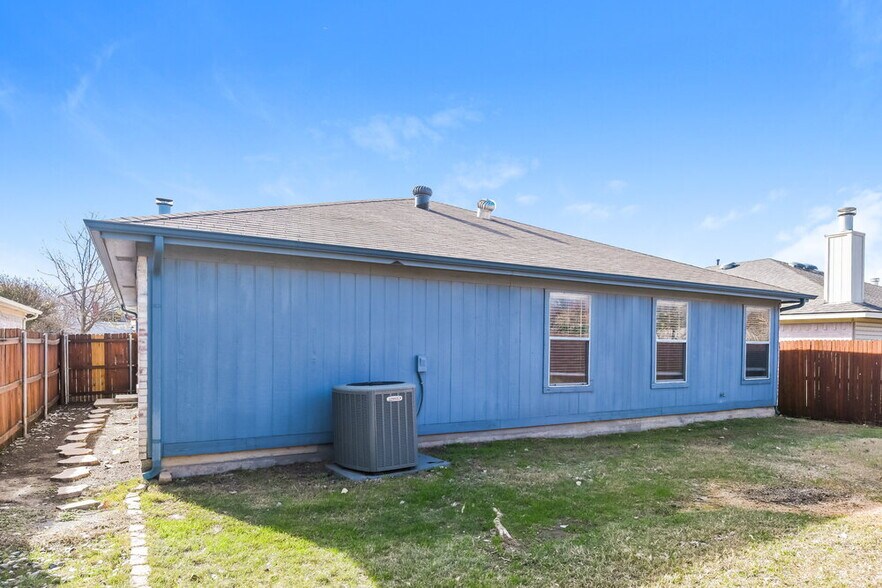 Building Photo - 10408 Morning Dew St